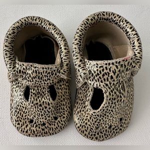 Freshly Picked baby girl’s shoes Almond Speckles Mary Jane.  Size 1M.